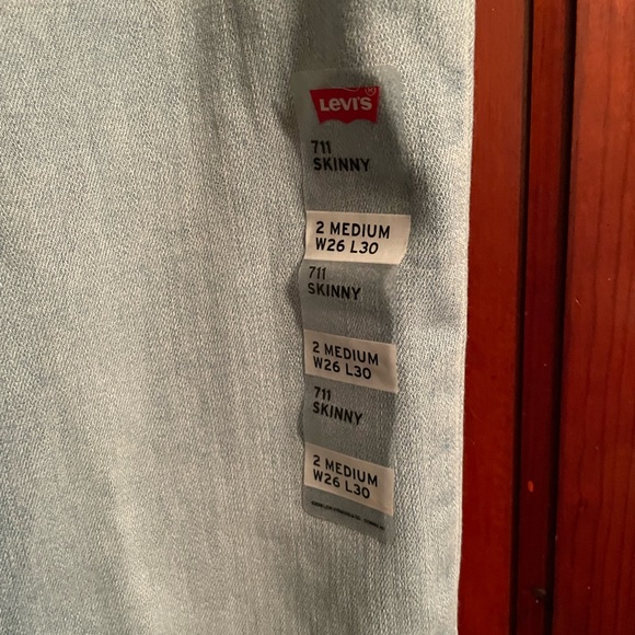Levis 711 Skinny new WOT - Picture 2 of 8
